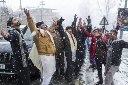 Fatalities, power outages, blocked roads as heavy snowfall blankets Himachal Pradesh