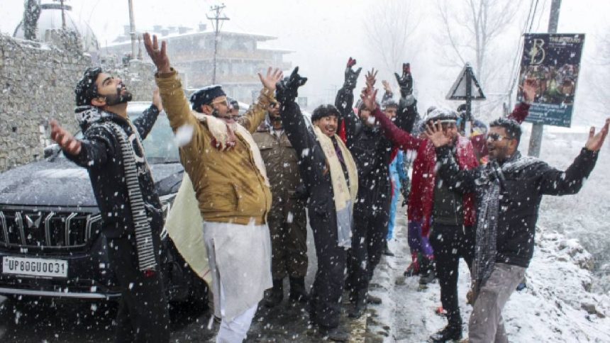 Fatalities, power outages, blocked roads as heavy snowfall blankets Himachal Pradesh