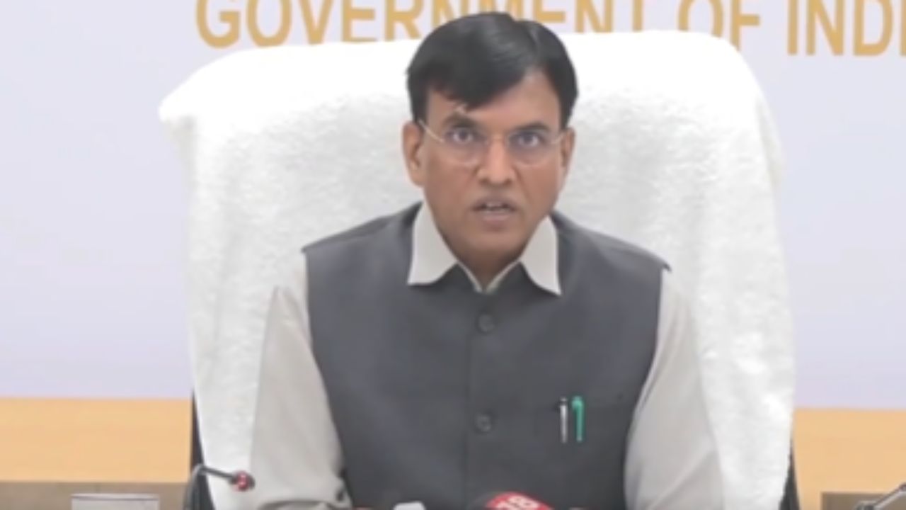 ‘Delhi govt busy with liquor sales, not healthcare’: Union Minister slams AAP