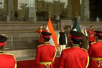 PM Modi accorded Guard of Honour at Kuwait’s Bayan Palace