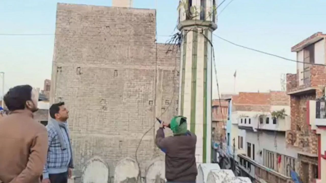 Sambhal – Over 100 houses, 4 mosques: Electricity theft uncovered in SP MP’s area