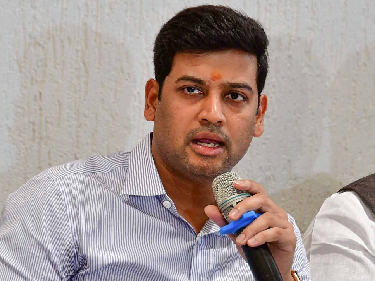 Eknath Shinde’s son Shrikant scotches rumours that he is in Deputy CM race