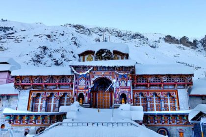 Uttarakhand: Mercury dips to zero in hills, Char Dham shrines wrapped in snow