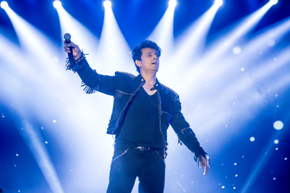 Rajasthan CM walks out during Sonu Nigam’s performance, singer demands respect |Watch