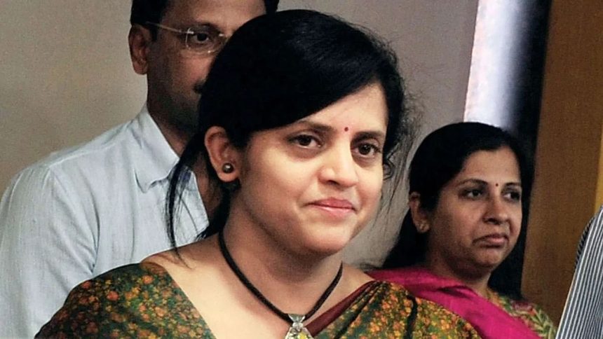 Devendra Fadnavis appoints Ashwini Bhide as principal secretary in CMO, first woman