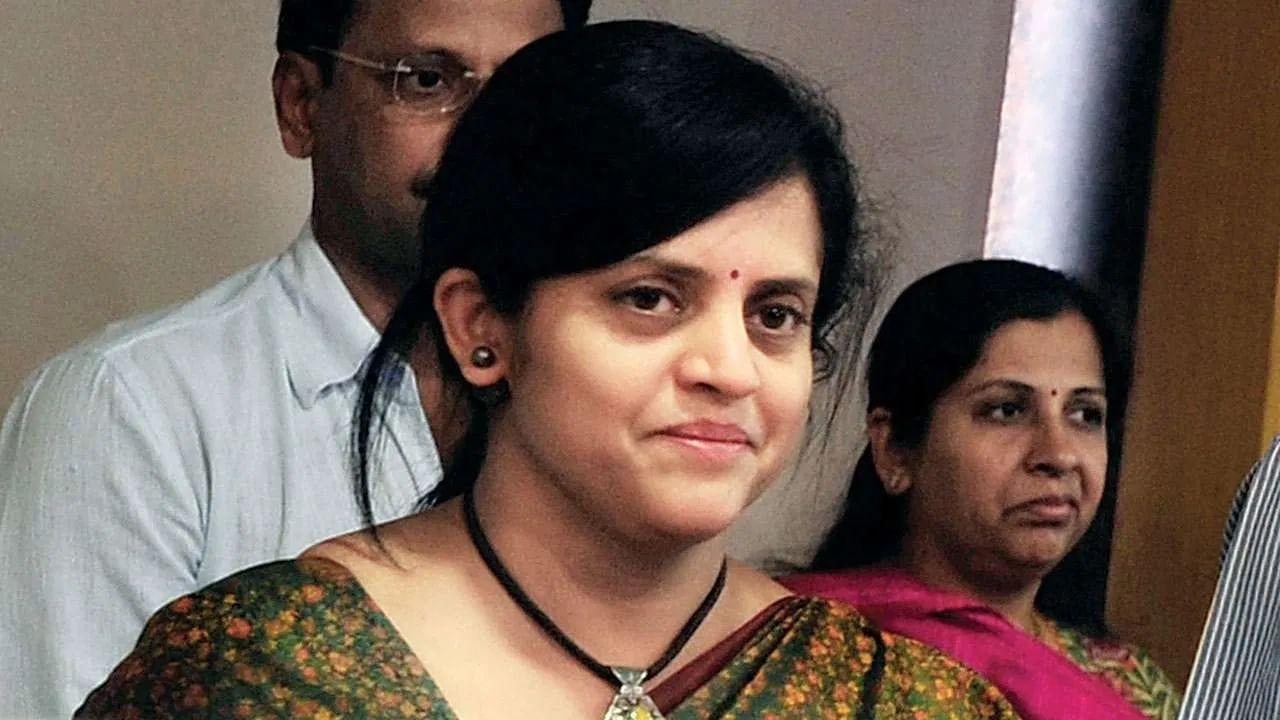 Devendra Fadnavis appoints Ashwini Bhide as principal secretary in CMO, first woman