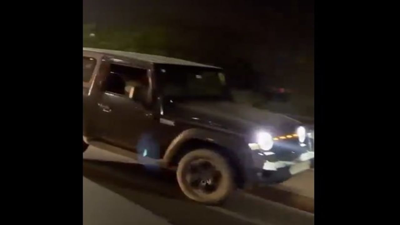 Man drives Mahindra Thar dangerously along pedestrian path in UP’s Ghaziabad | Watch Man drives Mahindra Thar dangerously along pedestrian path in UP’s Ghaziabad | Watch