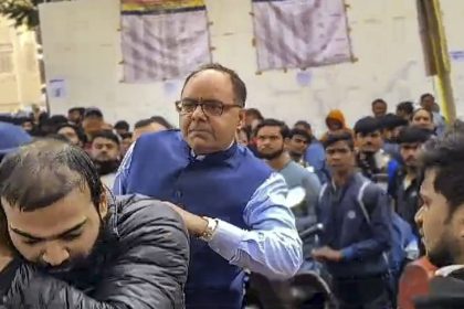 Bihar: Patna DM slaps protesting BPSC aspirant on camera, issues clarification