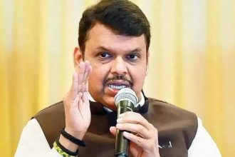 Maharahstra CM announces portfolios, keeps Home with himself