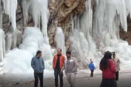 Uttarakhand: Tourists flock to frozen waterfalls in Niti Valley amid freezing cold