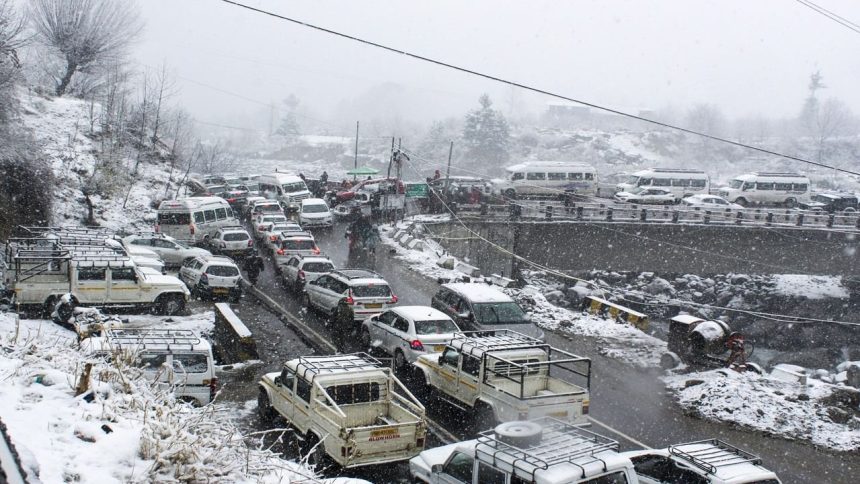 Himachal weather: 4 dead after vehicles skid on slippery roads after heavy snowfall