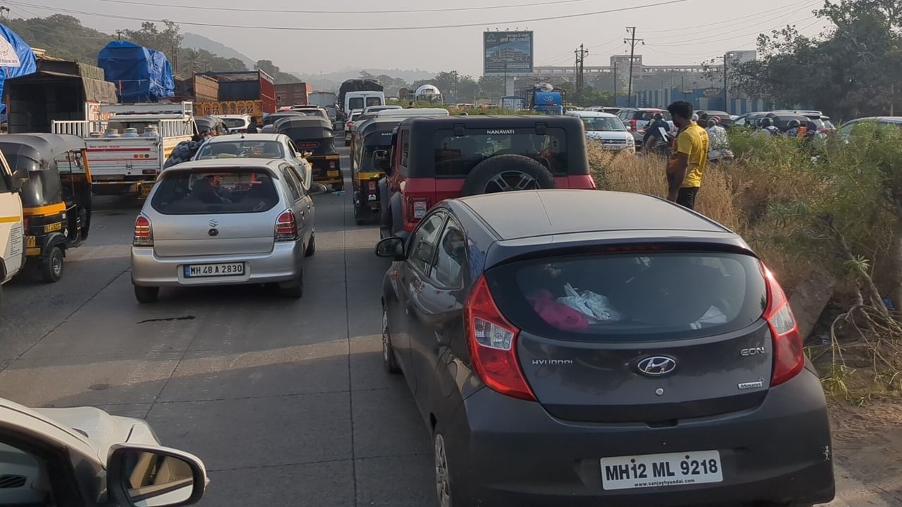 Massive traffic on Mumbai-Goa highway due to 2025 New Year celebrations