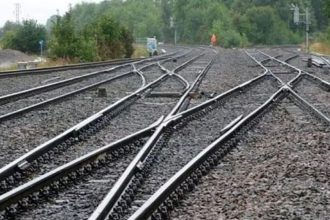 Dadar-Porbandar Saurashtra Express derails near Surat, none injured