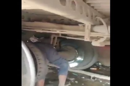 MP man hangs under Danapur Express coach for 290 km journey |  Video goes viral