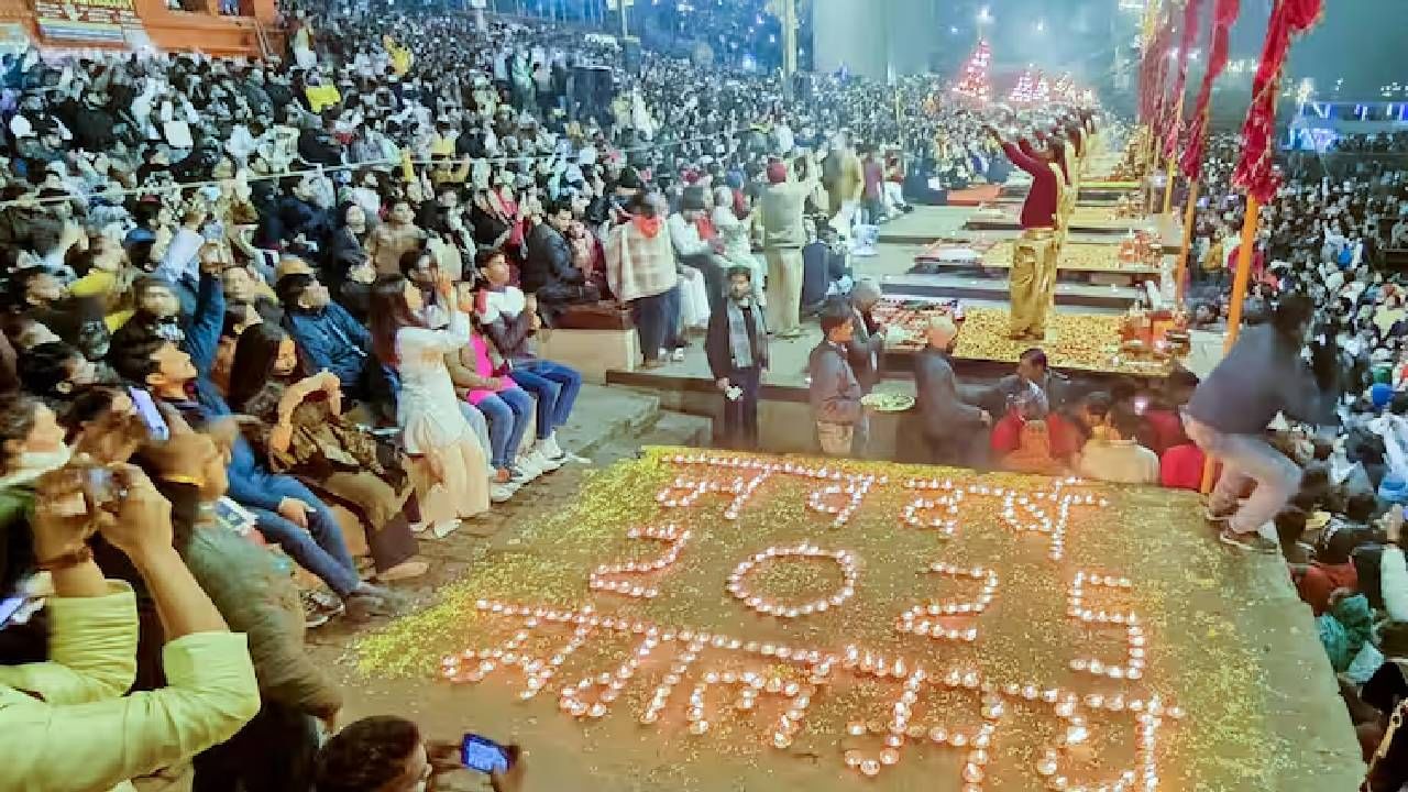 People throng temples on first day of New Year