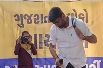 AAP leader Gopal Italia takes out his belt, flogs himself in public in Surat