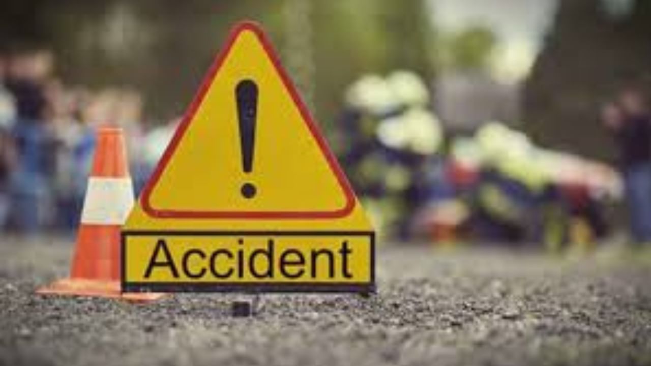 Eight dead, several injured as tempo rams into truck carrying iron rods in Nashik