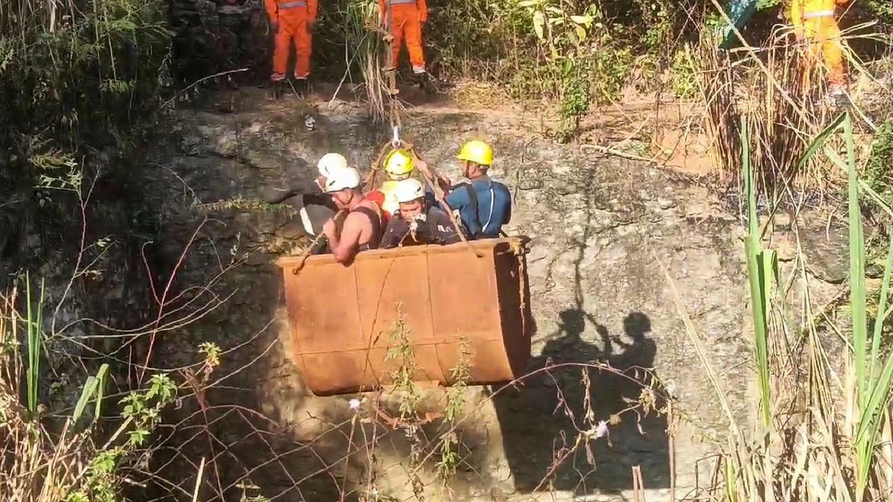 Army joins rescue operation to save nine labourers trapped in Assam coal mine