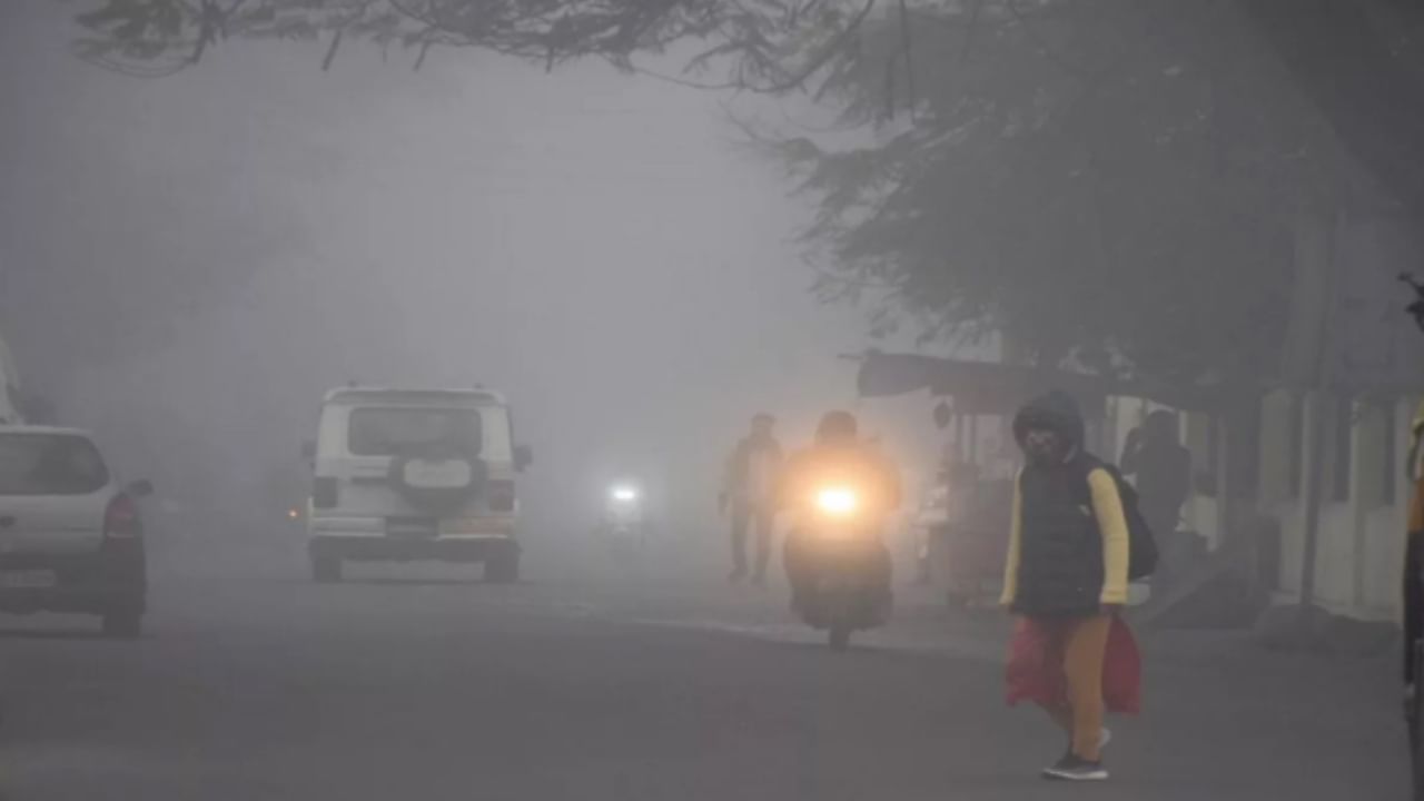 Dense fog, severe cold hit Uttarakhand: Cold winds plummet mercury, increases trouble