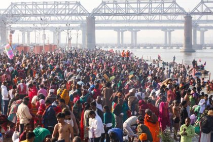 Maha Kumbh: 10 pontoon bridges closed as crowds swamp bridges, SDM’s vehicle vandalised