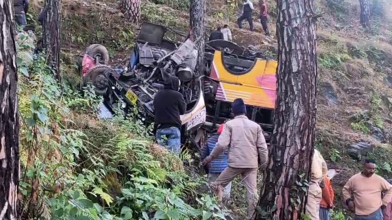 Pauri Bus Accident: Grieved villagers demand road widening to halt future tragedies
