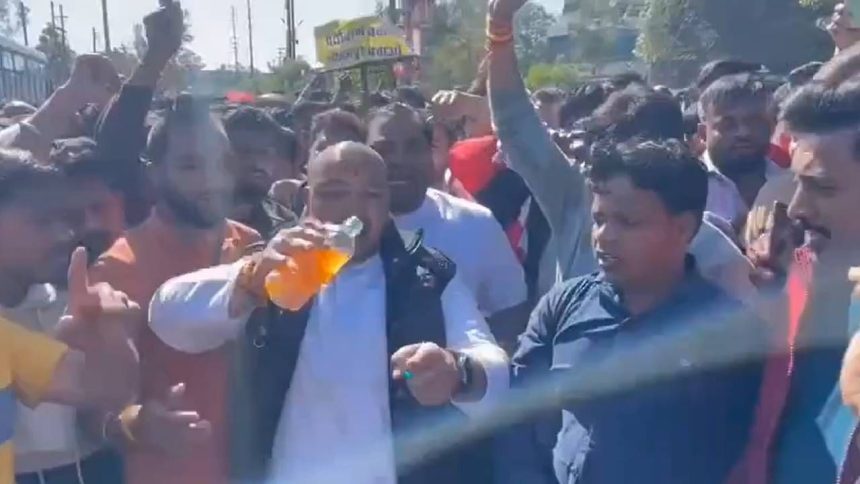 Pithampur protests against Union Carbide waste disposal, two attempt self immolation