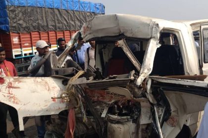 Nine killed after minivan hit by tempo rams into bus on Pune-Nashik highway