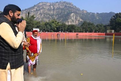Haryana CM Nayab Saini drinks Yamuna water; Arvind Kejriwal calls it farce