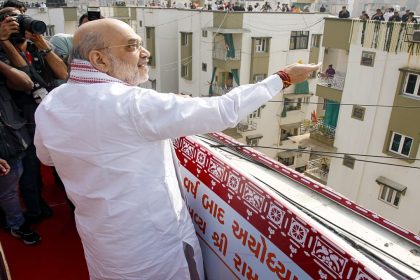 Amit Shah  celebrates Makar Sankranti with locals in Ahmedabad | Watch