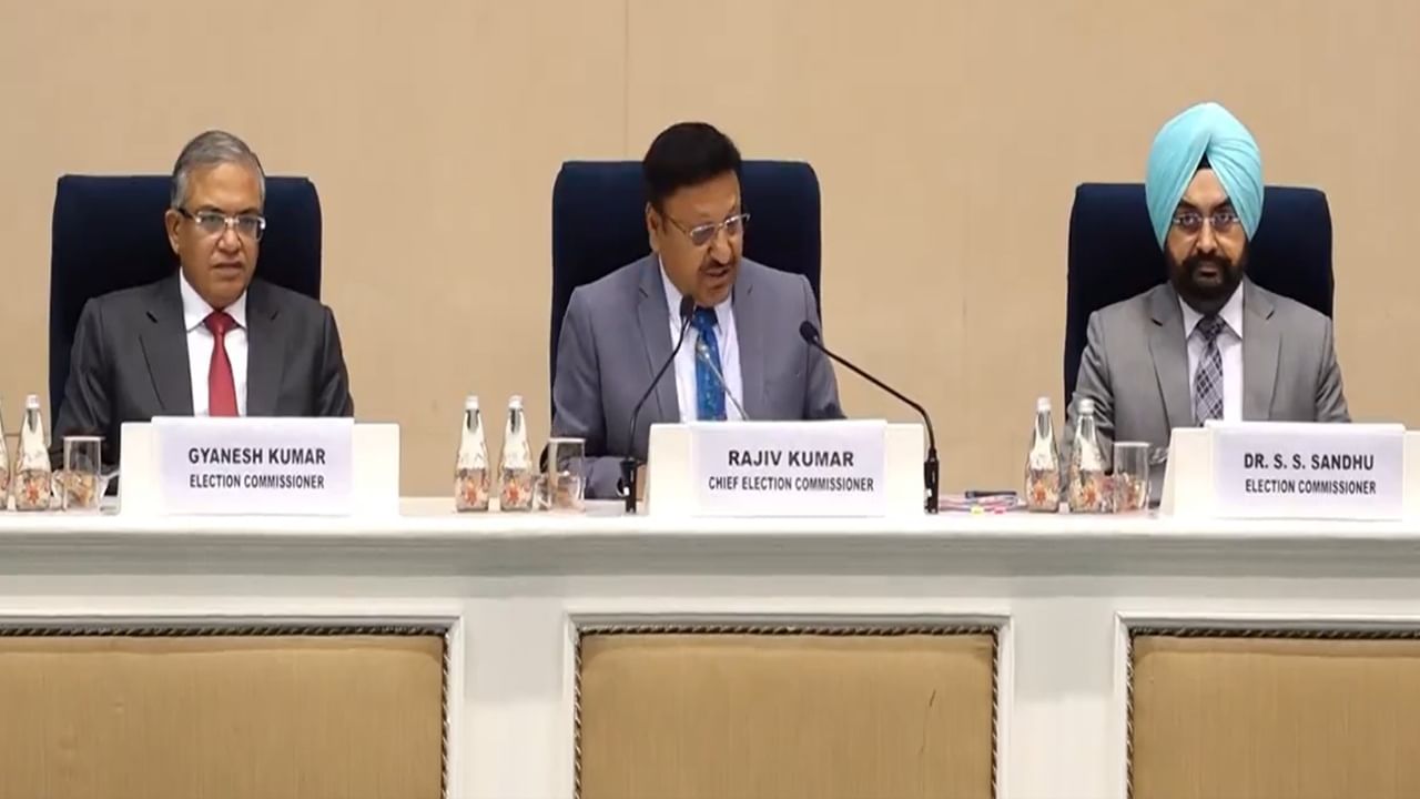 Election Commission says EVMs are temper-proof, no possibility of rigging Election Commission says EVMs are temper-proof, no possibility of rigging