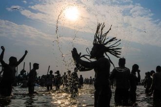 Maha Kumbh 2025: Devotees take holy dip on Mauni Amavasya – See Pics