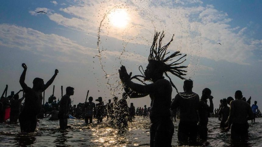 Maha Kumbh 2025: Devotees take holy dip on Mauni Amavasya – See Pics