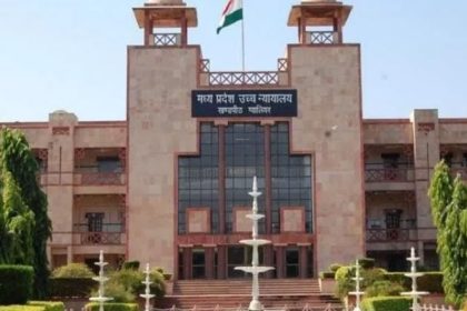 HC allows major couple to live together; expresses concern over live-in at tender age