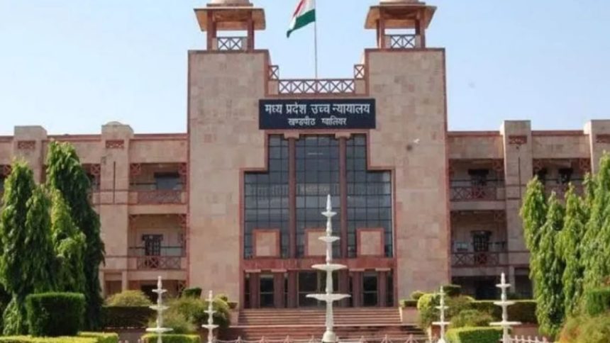 HC allows major couple to live together; expresses concern over live-in at tender age