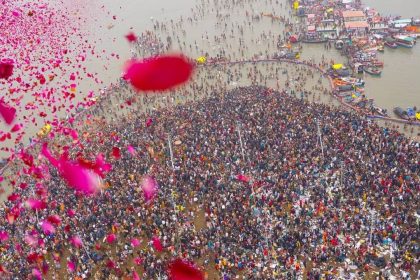 Devotees showered with Rose Petals from Helicopters during Maha Kumbh Amrit Snan