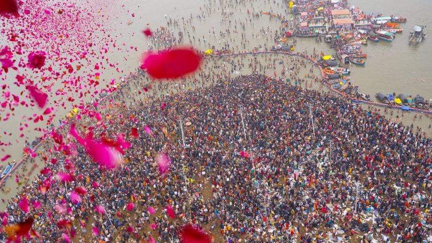 Devotees showered with Rose Petals from Helicopters during Maha Kumbh Amrit Snan