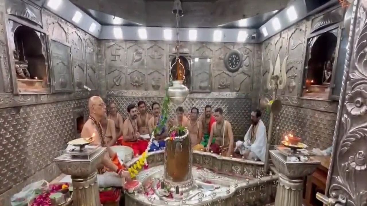 Reel making row: Mobile phones banned in Mahakal temple during Bhasmarti