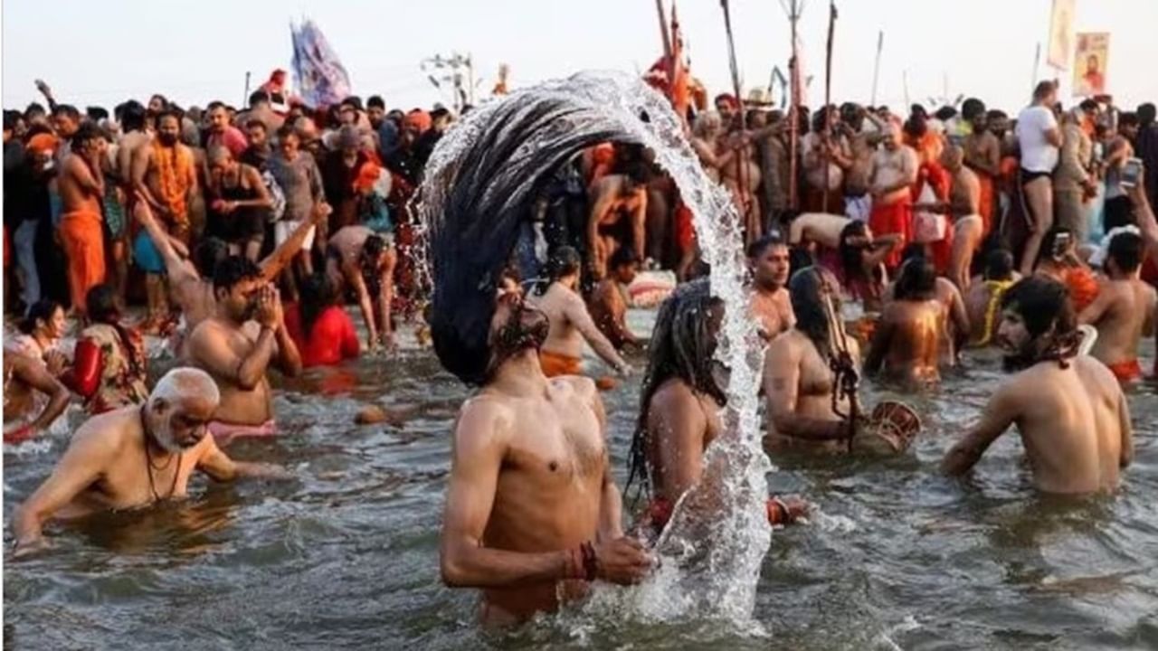 Maha Kumbh: Devotees from Russia and Ukraine chant ‘Hare Rama Hare’ together | Watch