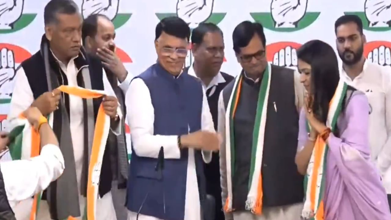 Ex-BJP leader Nighat Abbas, Dashrath Manjhi’s son join Congress