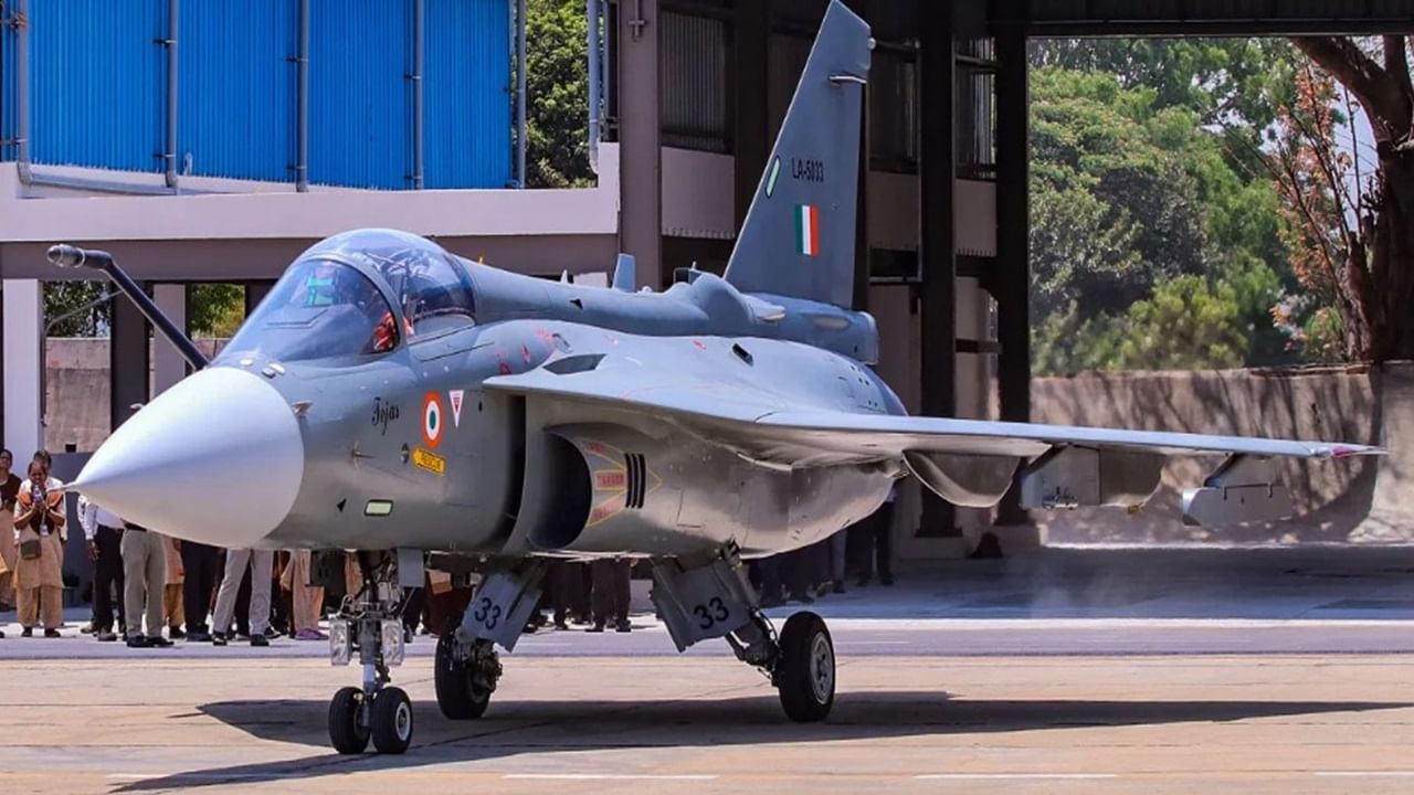 IAF Chief expresses concern over delayed delivery of Tejas fighter jets | Watch