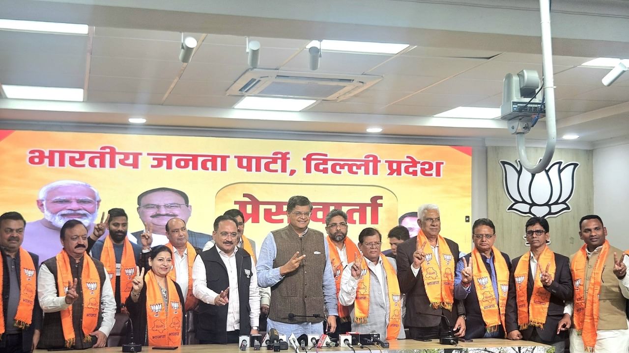 8 AAP MLAs join BJP ahead of Delhi polls, deal major blow to Kejriwal’s party 8 AAP MLAs join BJP ahead of Delhi polls, deal major blow to Kejriwal’s party
