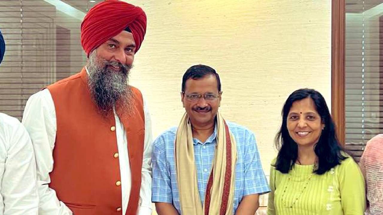 Arvind Kejriwal meets Punjab CM Bhawant Mann, assembly speaker as AAP heads for humiliating loss in Delhi
