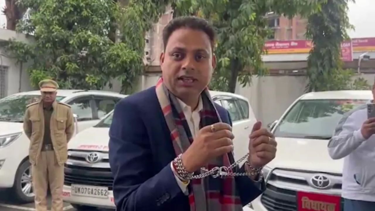 Uttarakhand MLA reaches assembly in shackles, protests illegal immigrants treatment