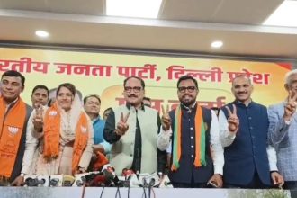 BJP gains ground in Delhi’s mayoral race as three AAP councilors defect