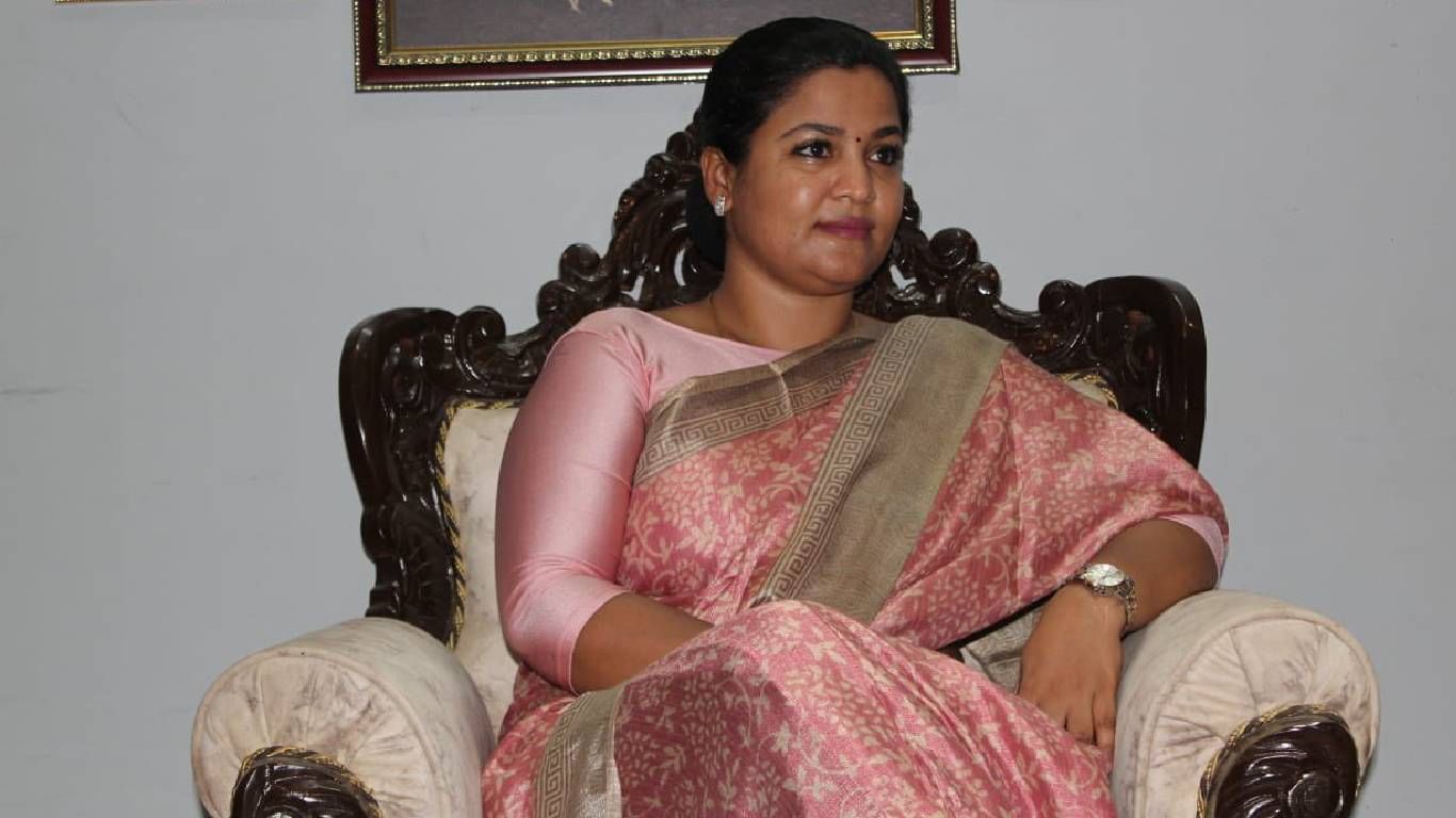 Tamil actress leaves BJP for TVK, signals backlash against Hindi imposition Tamil actress leaves BJP for TVK, signals backlash against Hindi imposition