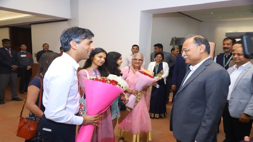 Former British PM Rishi Sunak visits Parliament with family | WATCH