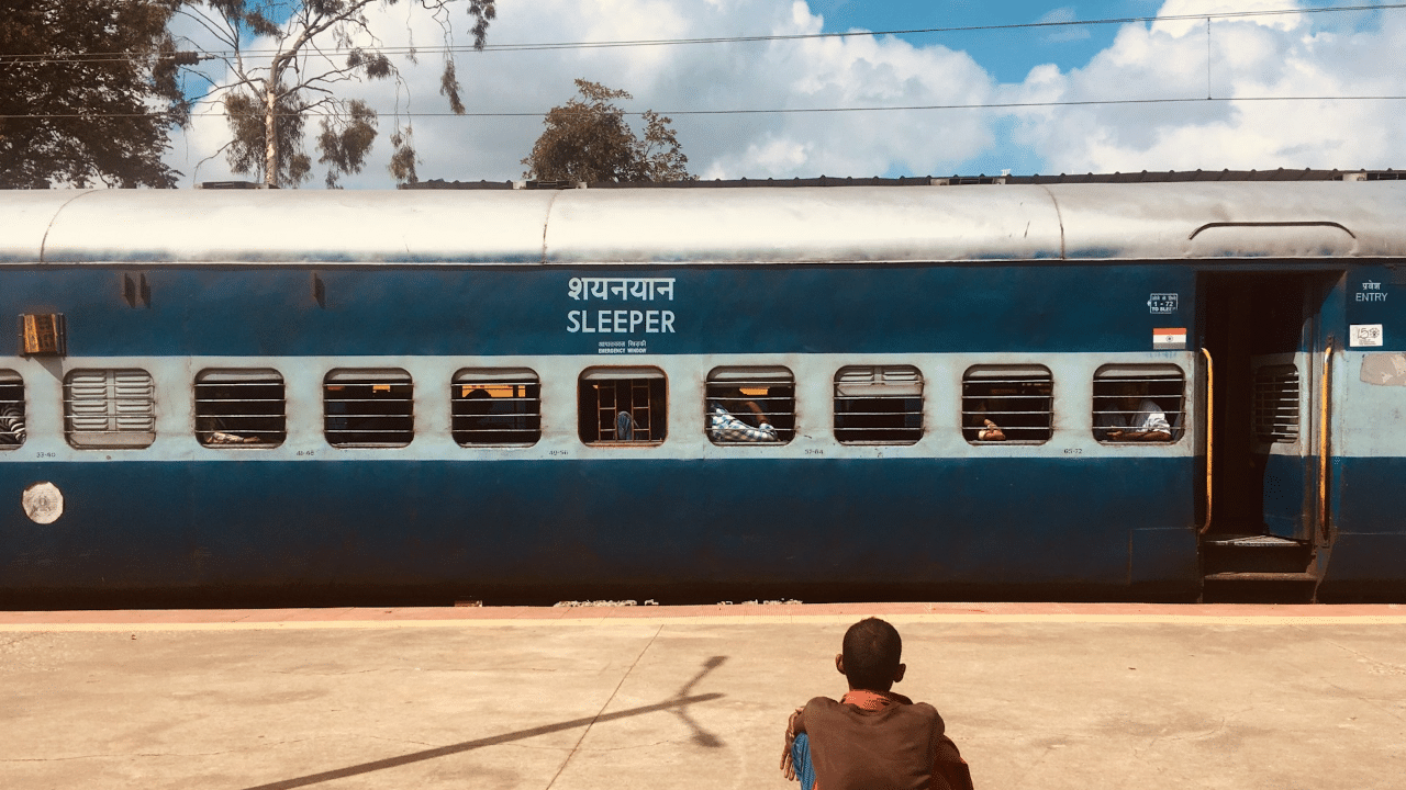 Twin bomb threats halt Mumbai-bound trains in Uttar Pradesh; security heightened Twin bomb threats halt Mumbai-bound trains in Uttar Pradesh; security heightened
