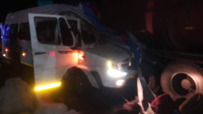 Indore: Four dead, eight injured in late-night collision between traveler and tanker 1 Indore: Four dead, eight injured in late-night collision between traveler and tanker