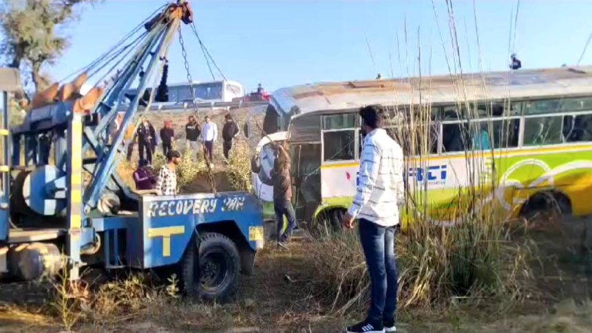 Jaipur: Class 12 girl dead, 9 critical after bus with 30 children crashed on NH-52 1 Jaipur: Class 12 girl dead, 9 critical after bus with 30 children crashed on NH-52