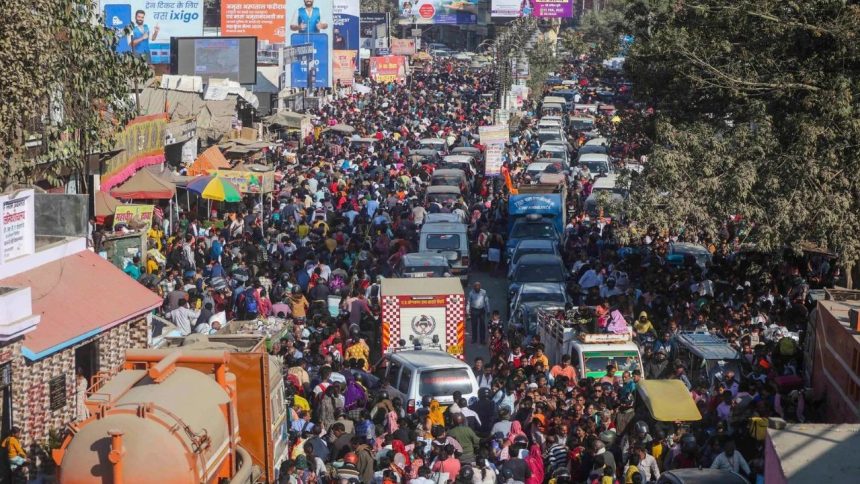 Netizens claim 300km long jam on Maha Kumbh routes; 8,000 vehicles entering Prayagraj every hour
